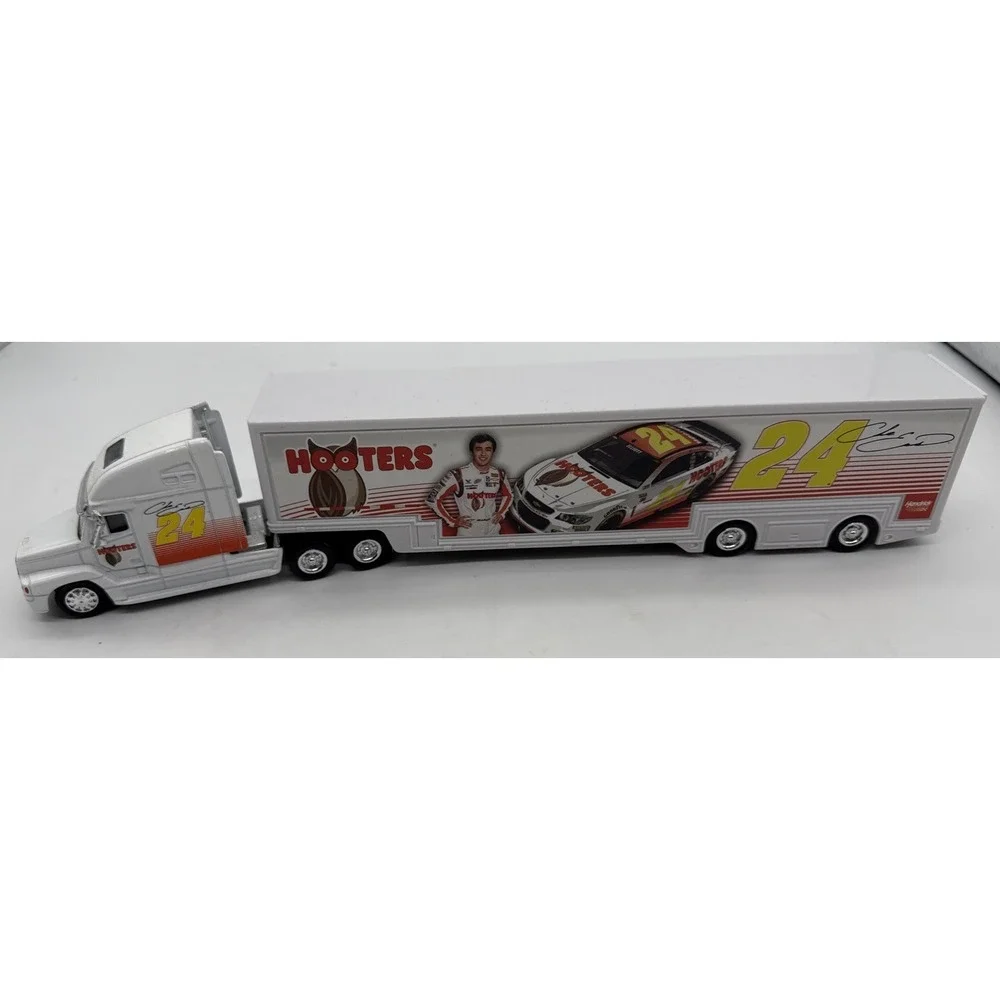 Chase Elliott 2017 Hooters #24 Hauler 1:64 NASCAR Authentic's Loose